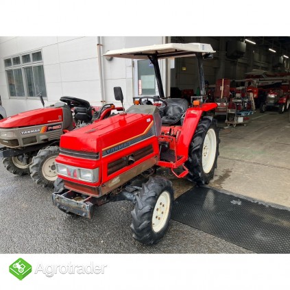 Traktor Yanmar FF245D